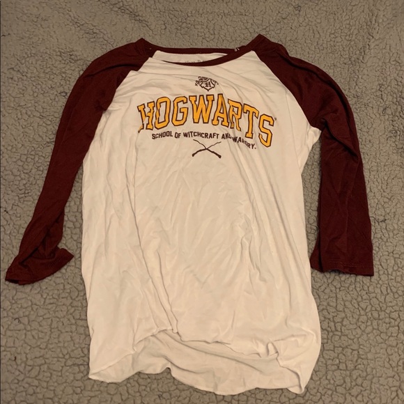 Never worn hog warts half sleeve medium shirt - Picture 1 of 1